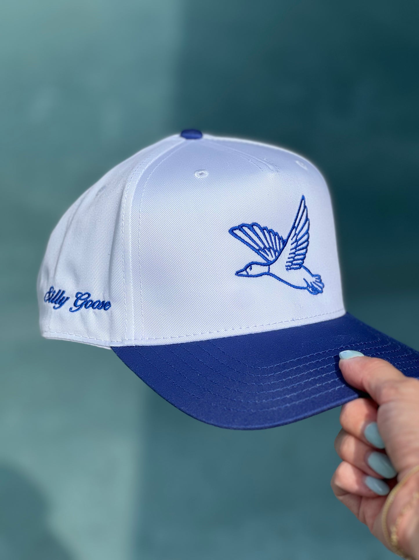 The Goose - Royal/White