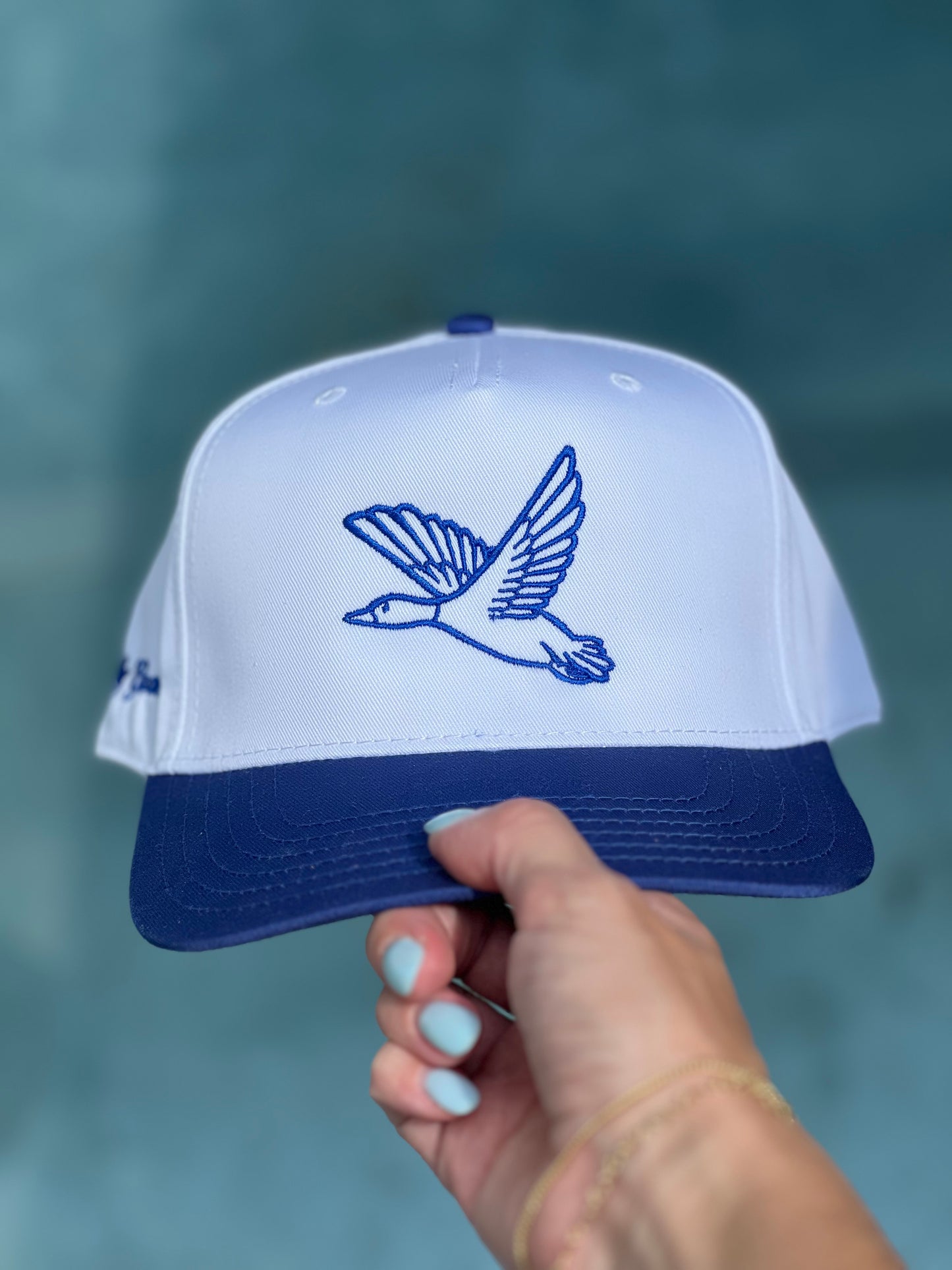 The Goose - Royal/White